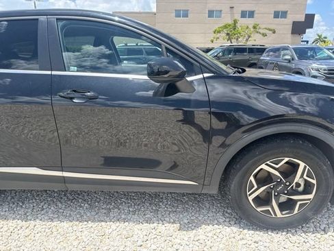 Used 2023 Kia Sportage LX FWD image 3