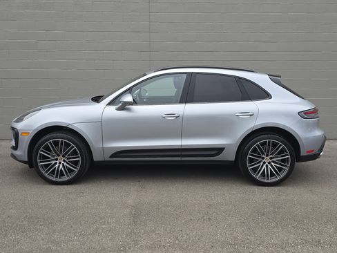 Certified 2026 Porsche Macan AWD/4WD image 2