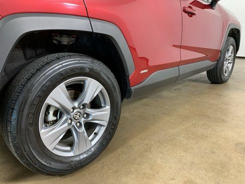 Used 2022 Toyota RAV4 XLE w/ XLE Grade Weather Package AWD/4WD image 9