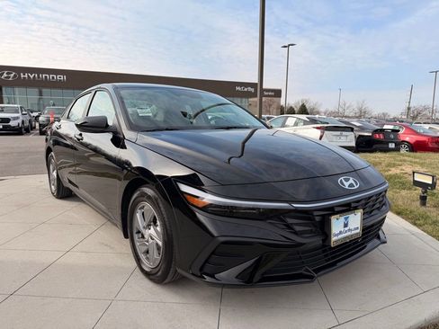 Used 2025 Hyundai Elantra SE FWD image 7