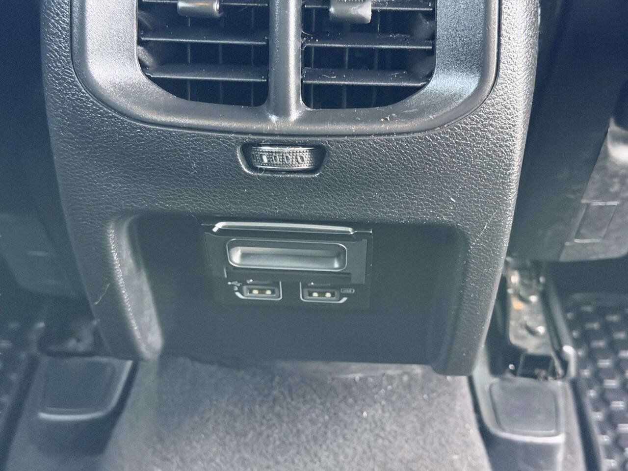 Used 2020 Jeep Cherokee Latitude Plus AWD/4WD image 25