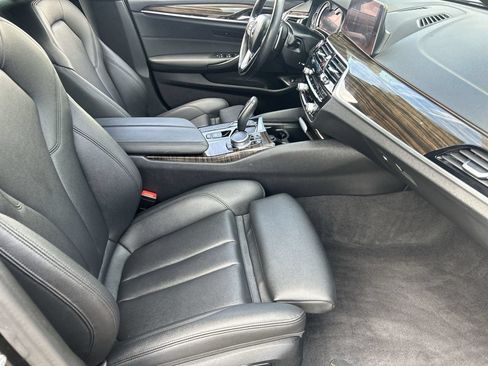 Used 2019 BMW 530i xDrive AWD/4WD image 9