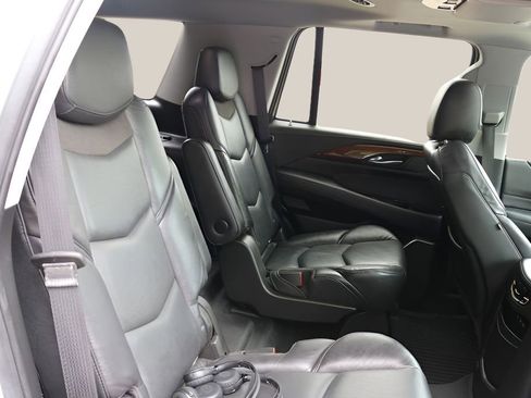 Used 2019 Cadillac Escalade Luxury RWD image 19