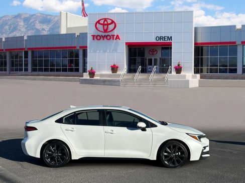 Used 2024 Toyota Corolla XSE FWD image 3