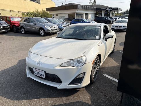Used 2015 Scion FR-S RWD image 1
