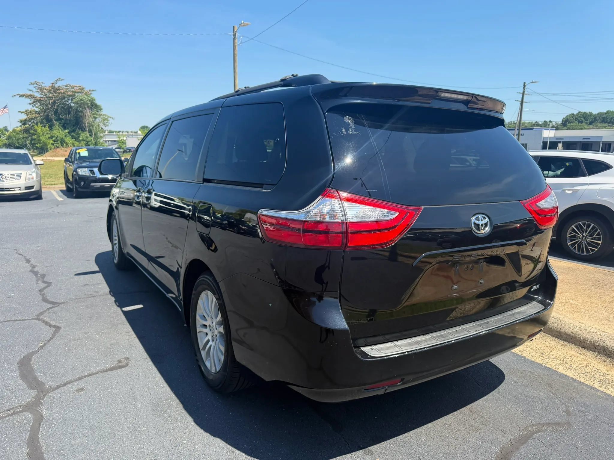 Used 2015 Toyota Sienna XLE FWD image 5
