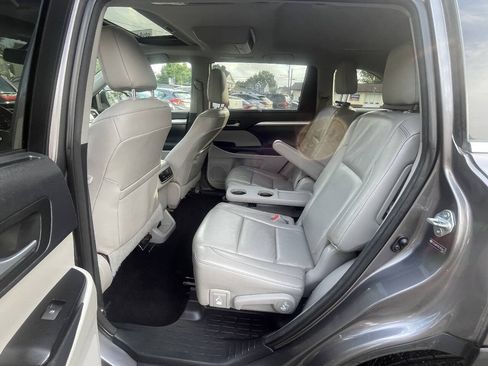 Used 2014 Toyota Highlander XLE AWD/4WD image 19