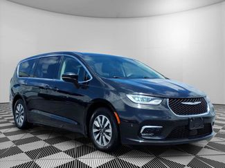 Used 2024 Chrysler Pacifica Limited FWD video 1