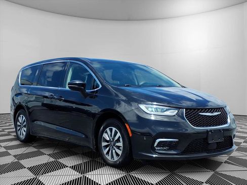Used 2024 Chrysler Pacifica Limited FWD image 1