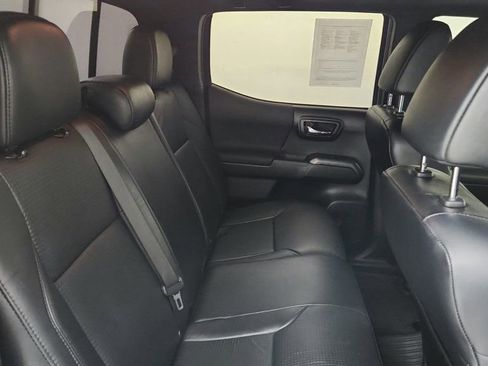 Used 2018 Toyota Tacoma TRD Sport image 22
