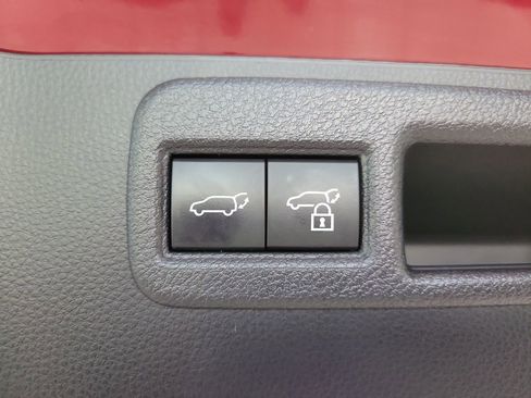Used 2023 Toyota Venza XLE AWD/4WD image 19