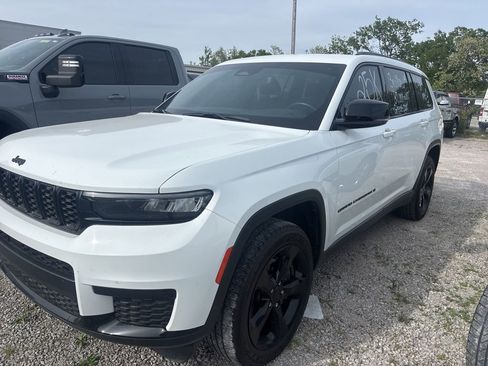 Used 2021 Jeep Grand Cherokee L Laredo image 3