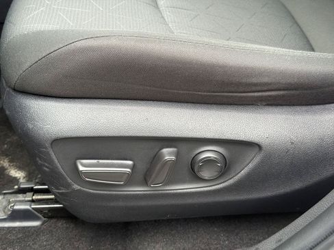 Used 2025 Toyota RAV4 XLE AWD/4WD image 12