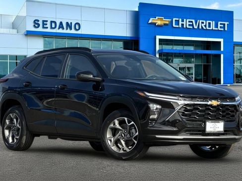 New 2026 Chevrolet Trax LT FWD image 2
