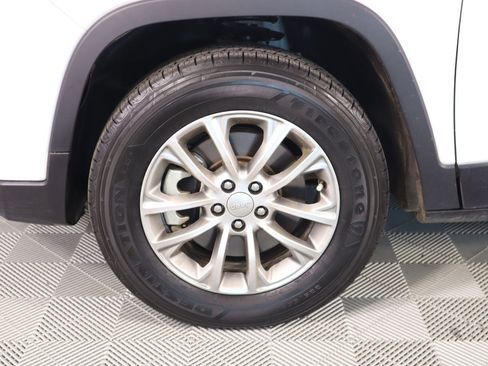 Used 2022 Jeep Cherokee Latitude Lux w/ Sun & Sound Group image 18