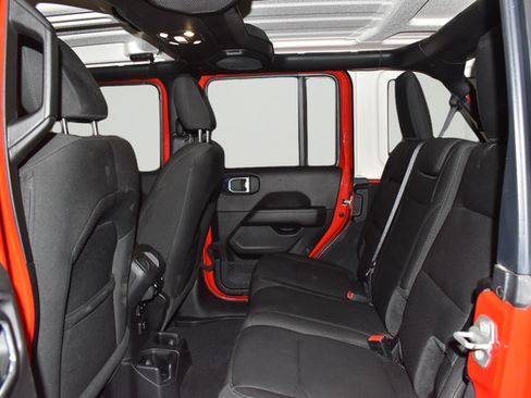 Used 2022 Jeep Wrangler Unlimited Sahara w/ Dual Top Group AWD/4WD image 19