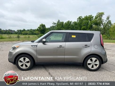 Used 2016 Kia Soul FWD image 2