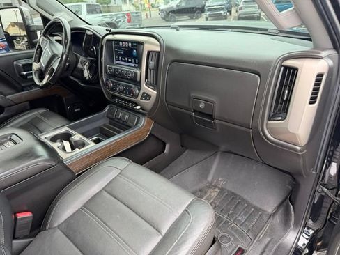 Used 2019 GMC Sierra 2500 Denali AWD/4WD image 17