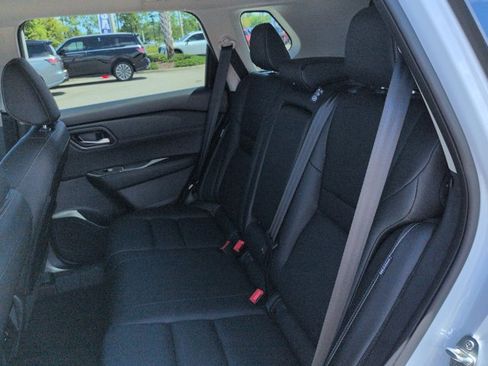 Certified 2024 Nissan Rogue SL FWD image 14