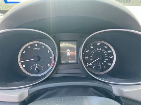 Used 2017 Hyundai Santa Fe Sport FWD image 2
