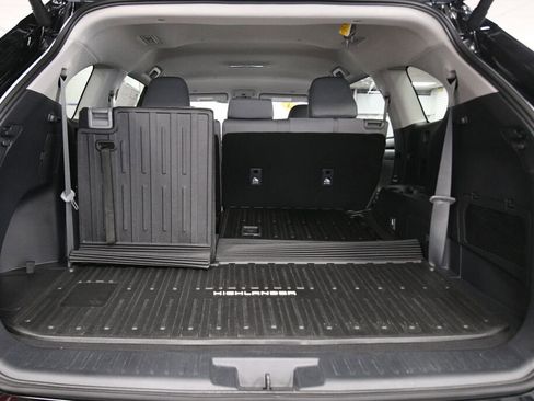 Certified 2024 Toyota Highlander LE image 7