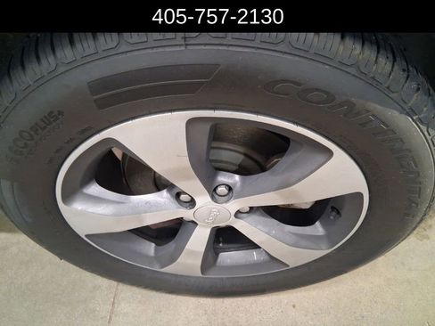 Used 2019 Jeep Cherokee Limited image 19