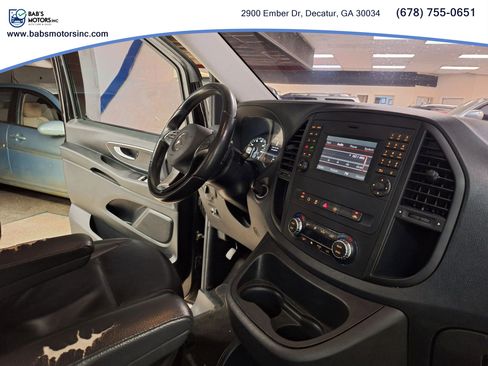 Used 2017 Mercedes-Benz Metris Passenger image 32