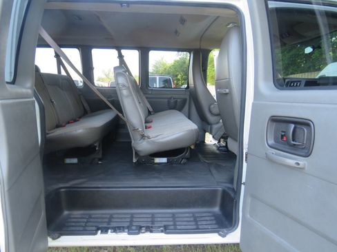 Used 2011 Chevrolet Express 3500 LS image 20