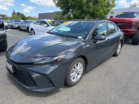 Used 2026 Toyota Camry LE w/ Convenience Package FWD image 1