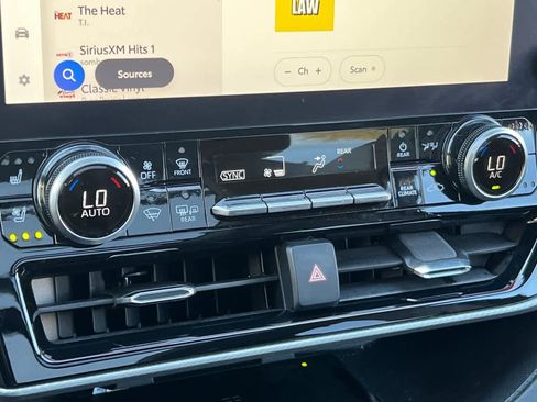 Used 2023 Toyota Highlander Platinum image 24