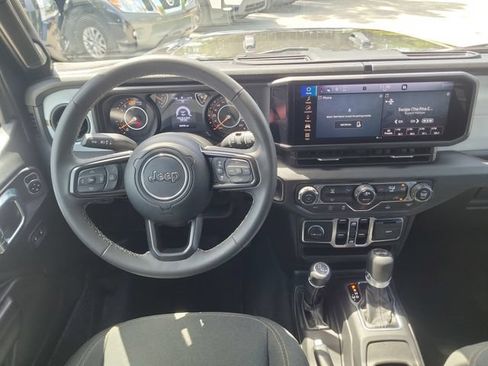 Used 2025 Jeep Wrangler Unlimited Sport AWD/4WD image 14