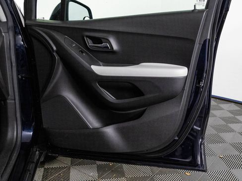 Certified 2022 Chevrolet Trax LS w/ Tint and Cruise Package image 42