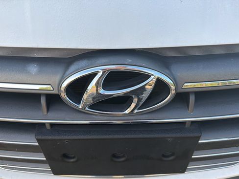 Used 2020 Hyundai Elantra SEL FWD image 14