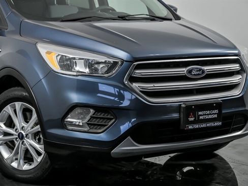 Used 2018 Ford Escape SE image 2