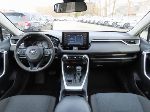 Used 2020 Toyota RAV4 XLE image 17