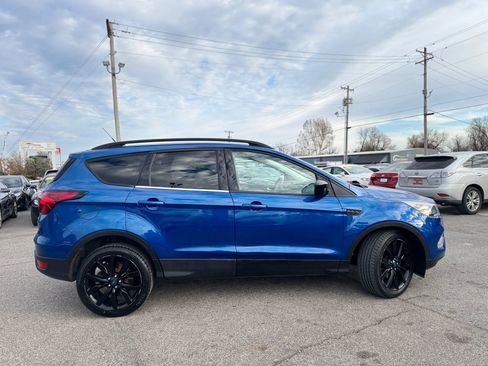 Used 2019 Ford Escape SE FWD image 2