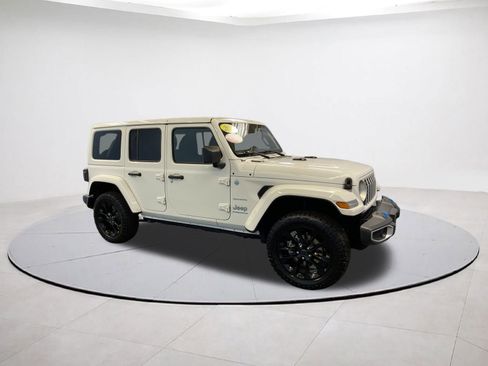 Used 2024 Jeep Wrangler Sahara image 7