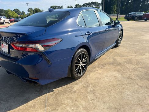 Used 2024 Toyota Camry SE FWD image 4
