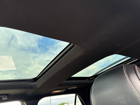 Used 2017 Ford Explorer Platinum image 14