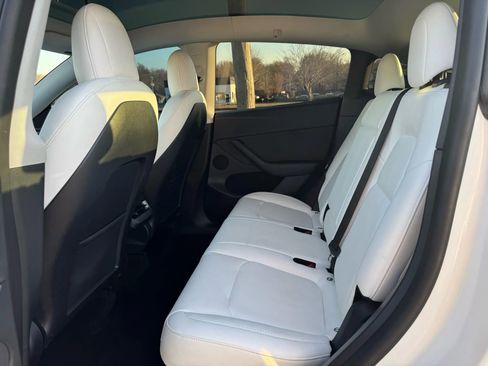 Used 2022 Tesla Model Y Performance image 10