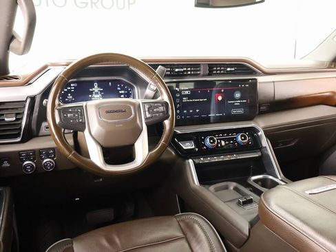 Used 2024 GMC Sierra 3500 Denali image 2