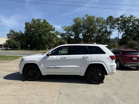 Used 2022 Jeep Grand Cherokee Laredo X AWD/4WD image 8
