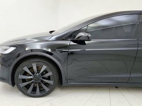 Used 2022 Tesla Model X Base image 9