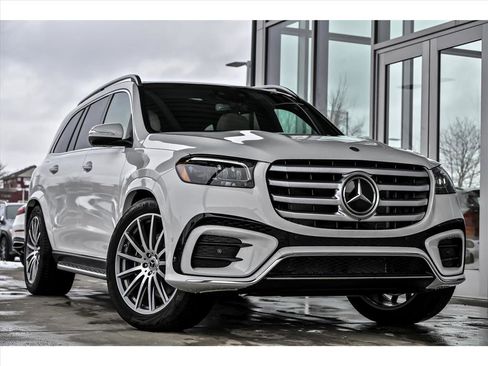 New 2026 Mercedes-Benz GLS 580 4MATIC image 1