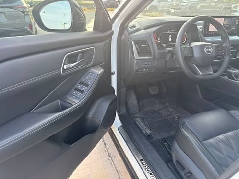 Used 2026 Nissan Rogue Platinum w/ Platinum Premium Package AWD/4WD image 12