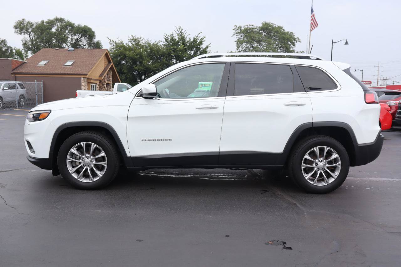 Used 2019 Jeep Cherokee Latitude Plus w/ Cold Weather Group FWD image 2