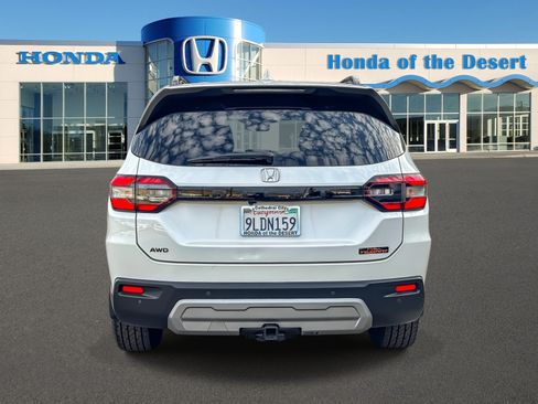 Used 2024 Honda Pilot TrailSport image 6