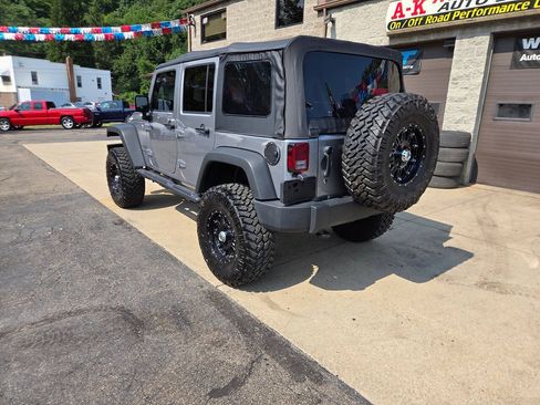 Used 2018 Jeep Wrangler Unlimited Sport S AWD/4WD image 5