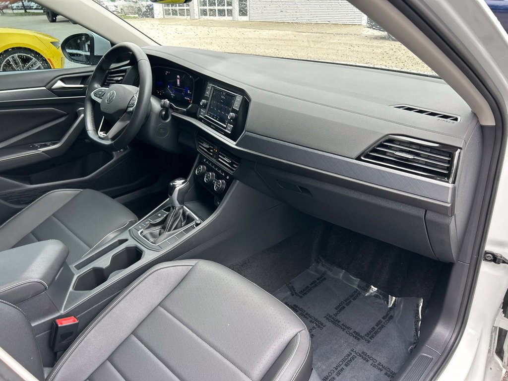 Certified 2024 Volkswagen Jetta SE FWD image 44