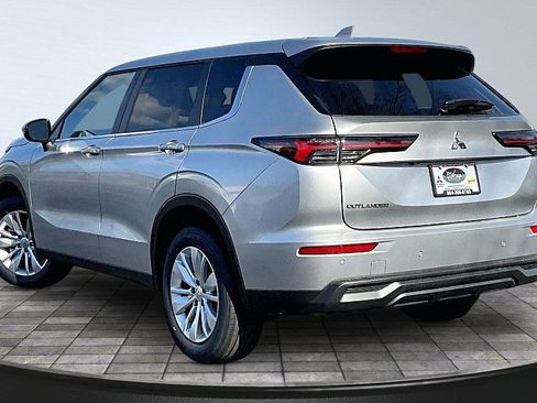 New 2026 Mitsubishi Outlander ES image 3